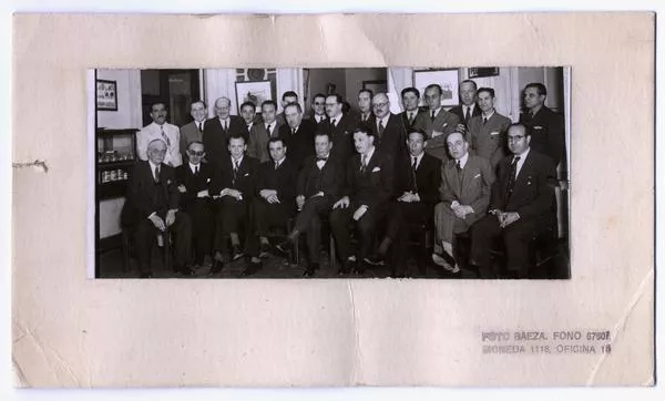 [Guillermo Feliú Cruz y grupo de personas]  [fotografía]