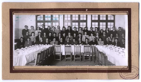 [Guillermo Feliú Cruz y grupo de personas]  [fotografía]