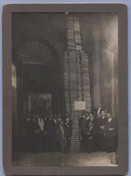 [Enrique Laval y prensa periódica de Chile en 1911]  [fotografía] Erasmo Arellano.