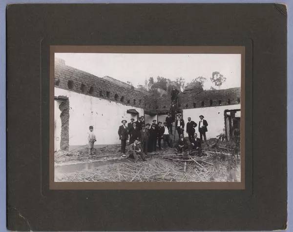 [Fotografía de la demolición del monasterio o convento de Santa Clara]  [fotografía]