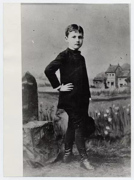[Niño no identificado]  [fotografía].