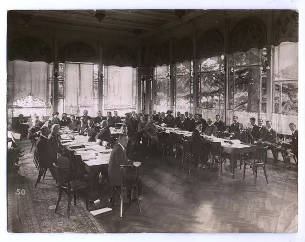 [Grupo de hombres]  [fotografía] F.H. Jullien, phot.
