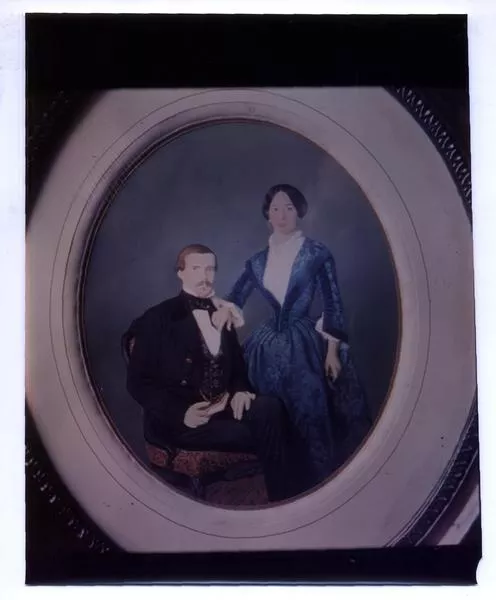 [Diego Barros Arana] : [con una mujer que puede ser su esposa, Rosario Izquierdo Urmeneta.]. [fotografía]