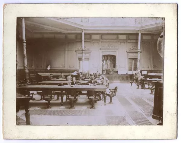 [Salón de lectura de la antigua Biblioteca Nacional]  [fotografía].
