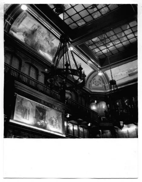 [Biblioteca Nacional. Sala de lectura de la Sala José Toribio Medina, vista del cielo, segundo piso]  [fotografía].