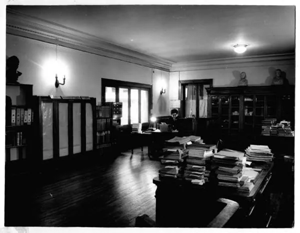 [Biblioteca Nacional. Sala de trabajo de la Sección Fondo General]  [fotografía].