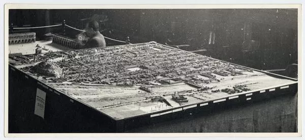 [Maqueta : vista panorámica de la ciudad de Santiago]  [fotografía].