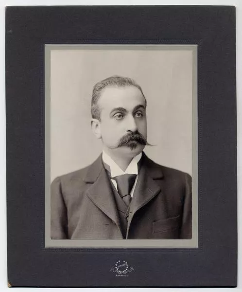 [Domingo Amunátegui Solar, retrato de medio cuerpo]  [fotografía] Fotografía Heffer.