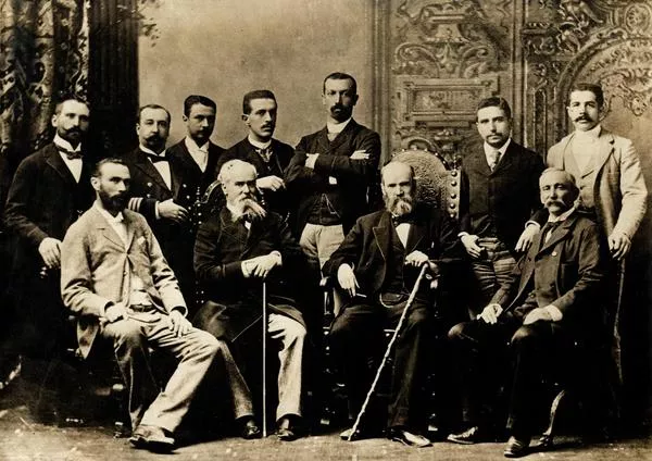 [Comisión chileno-argentina de límites de 1890: Sentados al centro, los presidentes de la Comisión, Diego Barros Arana (Chile) y Octavio Picó (Argentina)].  [fotografía].