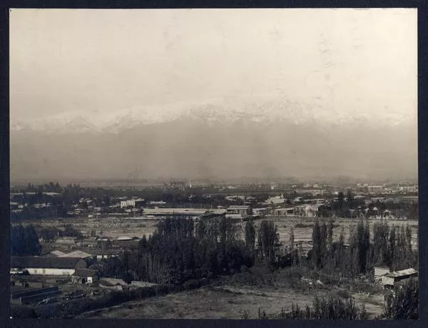 [Vista panorámica de la ciudad de Santiago]  [fotografía]