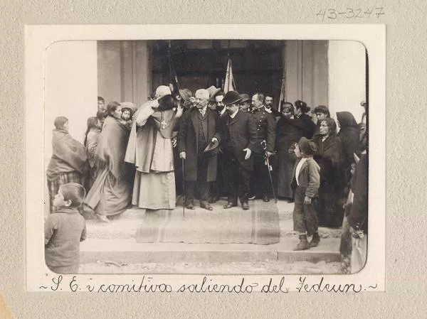 S. E . i comitiva saliendo del Tedeum  [fotografía]Ricardo Jiménez.