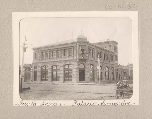 Punta Arenas Palacio Ménendez [fotografía] : Ricardo Jiménez.