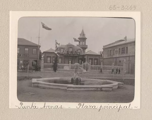 Plaza principal de Punta Arenas  [fotografía] Ricardo Jiménez.