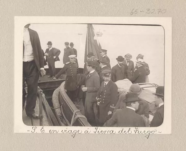 S. E. en viaje a Tierra del Fuego  [fotografía] Ricardo Jiménez.