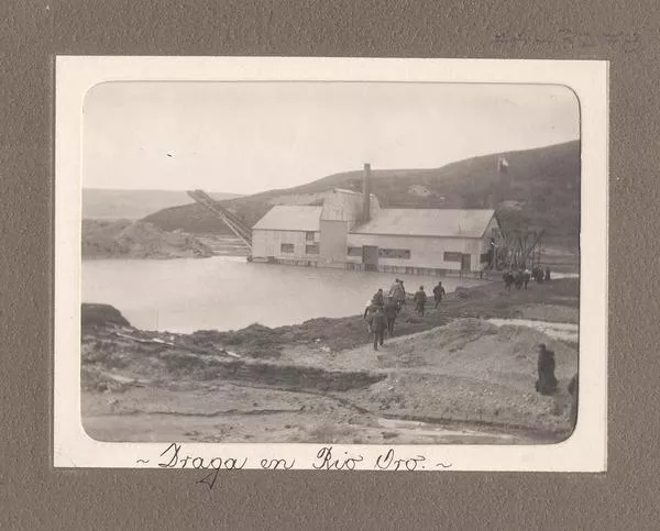 Draga en Río Oro  [Fotografía] Ricardo Jiménez.