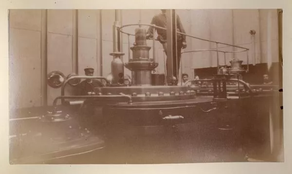 [Vista parcial de la sala de máquinas]  [fotografía].