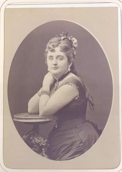 [Mujer no identificada]  [fotografía] Ch. Reutlinger.
