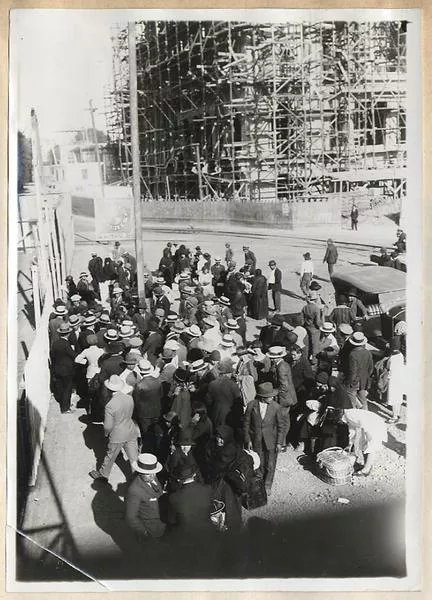 [Regreso voluntario de peruanos al norte después de haberse ido a la Embajada de Arica]  [fotografía]