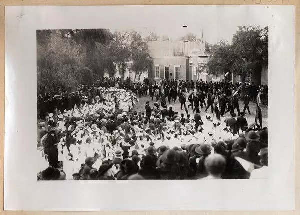 [Desfile patriótico en Arica]  [fotografía].