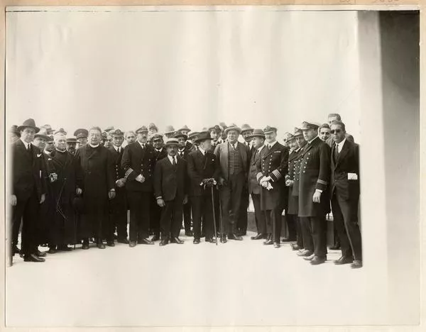 [Autoridades que asistieron a la inauguración del nuevo local del Resguardo de Aduana y Gobernación Marítima, Arica]  [fotografía].
