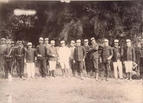 [Grupo de militares peruanos]  [fotografía].
