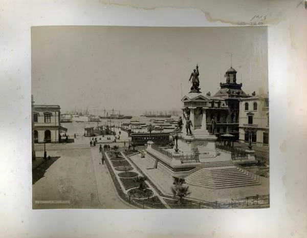 [Monumento a Arturo Prat en Valparaíso]  [fotografía] Fotografía Leblanc.