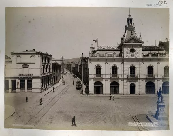 [Calle Blanco y Cuartel General de Bomberos de Valparaíso]  [fotografía] Fotografía Leblanc.