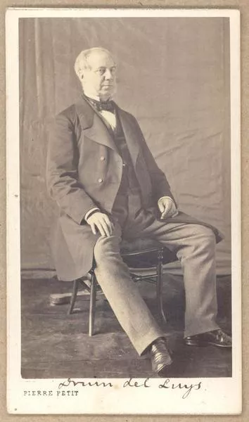 [Édouard Drouyn de Lhuys, retrato de cuerpo entero sentado]  [fotografía] Pierre Petit Photographe.