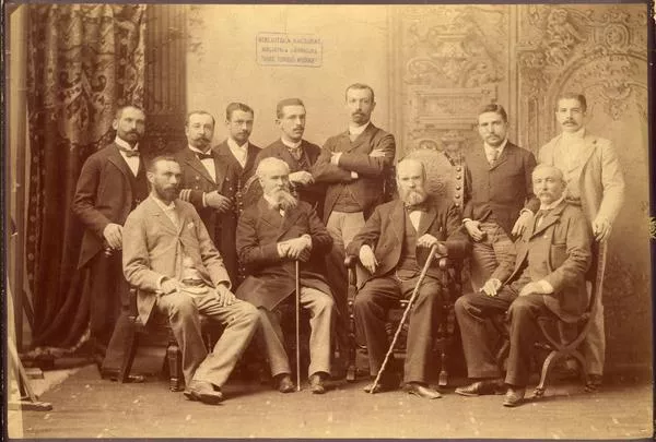 [Comisión de la Patagonia, retrato de once hombres]  [fotografía] Rowsell y Courret Hermanos.