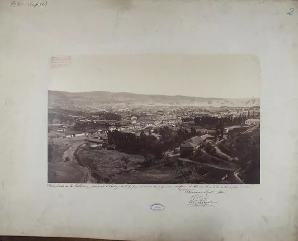 [Vista panorámica de Valparaíso, desde un cerro hacia la costa]  [fotografía] Rowsell