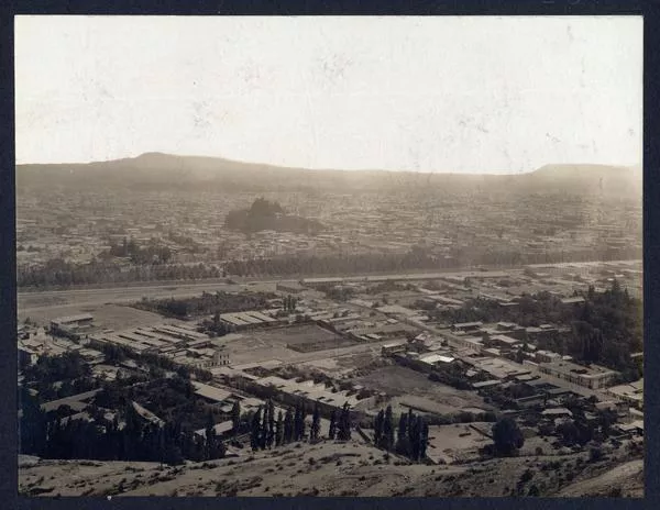 [Vista panorámica de la ciudad de Santiago]  [fotografía]