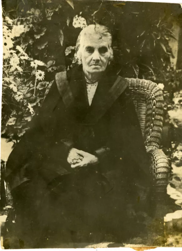 Retrato de Petronila Alcayaga de Godoy.  [fotografía].