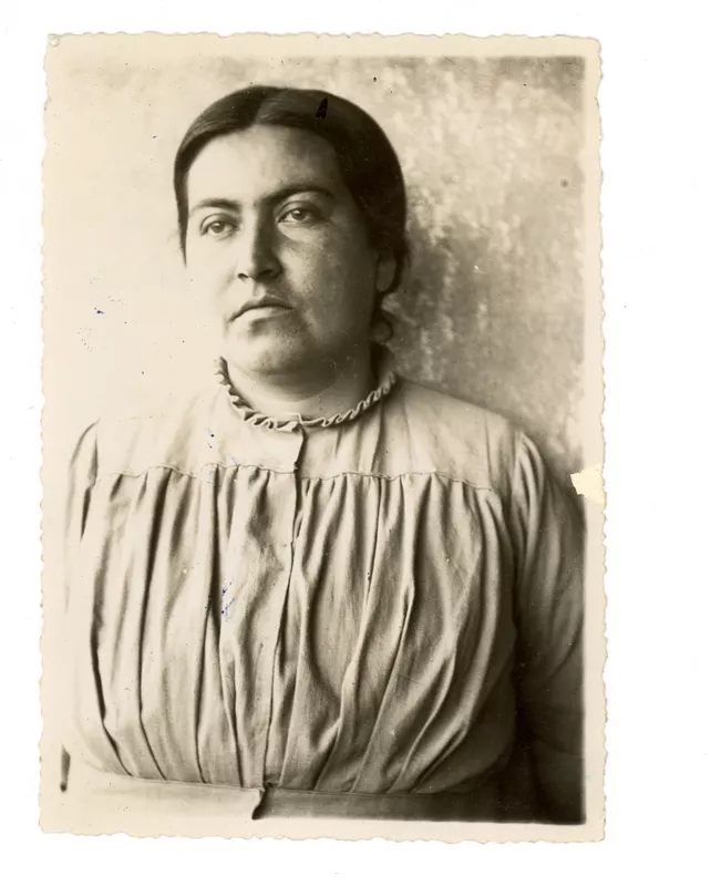 [Retrato de Gabriela Mistral en un retrato frontal en Coquimbito]  [fotografía].