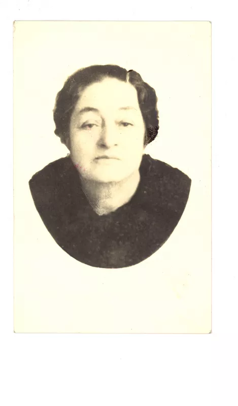 [Retrato de Emelina Molina]  [fotografía].