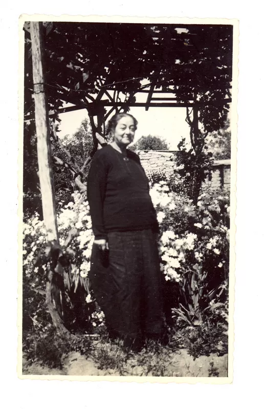 [Retrato de Emelina Molina]  [fotografía]