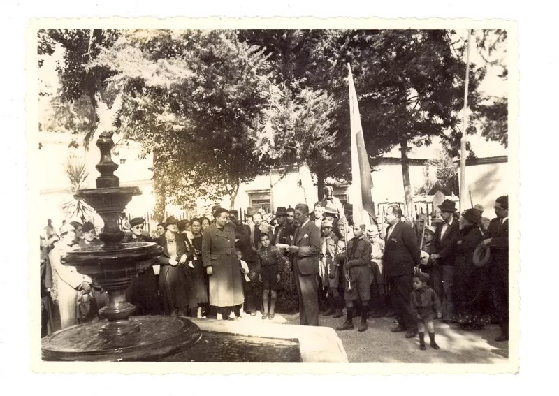 [Gabriela Mistral en un acto en Paihuano]  [fotografía]