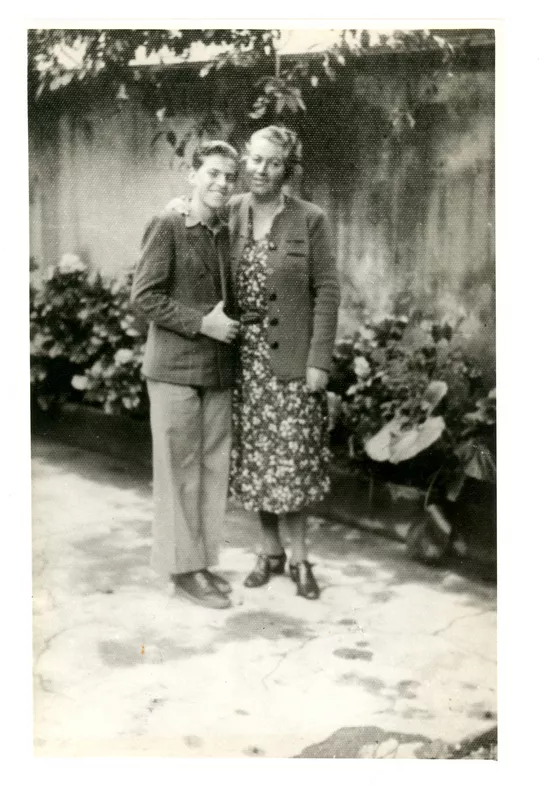 [Yin Yin y Gabriela Mistral]  [fotografía]