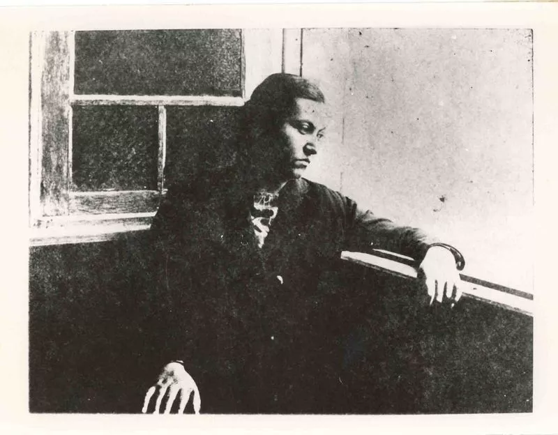 [Retrato de Gabriela, 1919]  [fotografía].