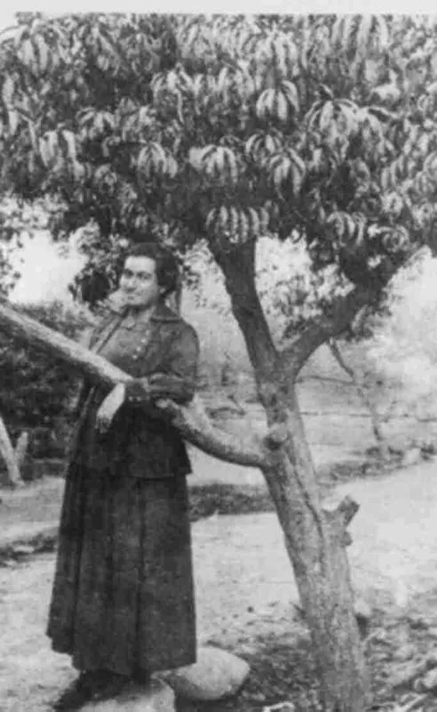 [Retrato de Gabriela, 1917]  [fotografía].