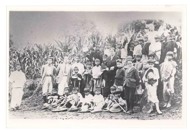 [La milpa y el maguey]  [fotografía].
