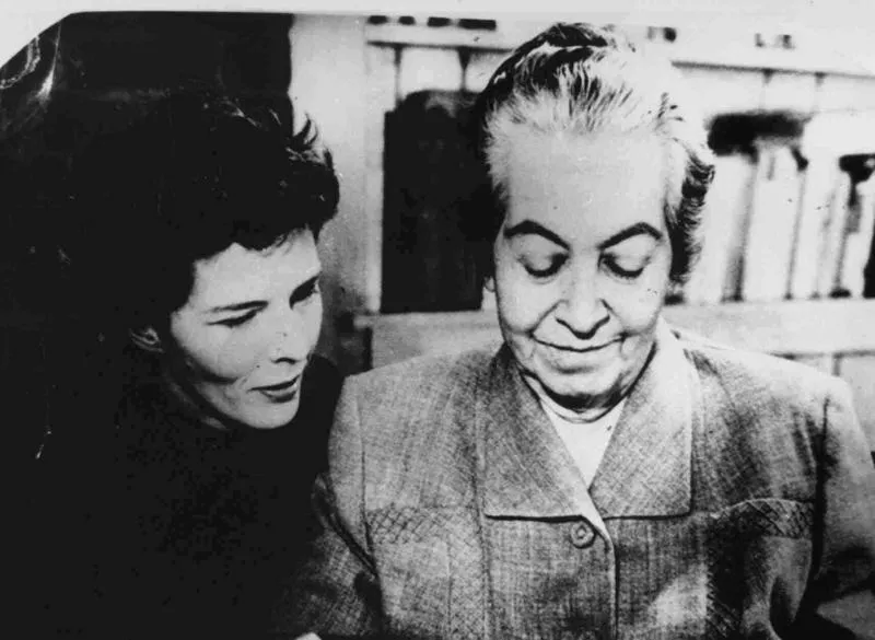 [Gabriela y Doris Dana]  [fotografía].