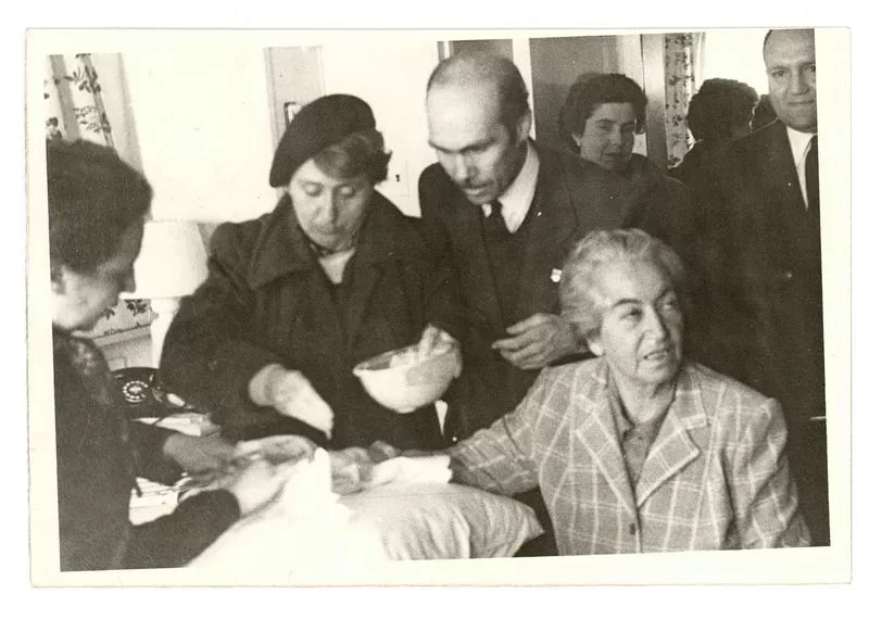 [Gabriela Mistral y Laura Rodig]  [fotografía].