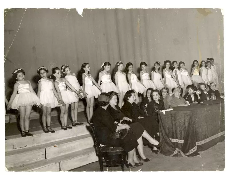 [Festividad escolar]  [fotografía].