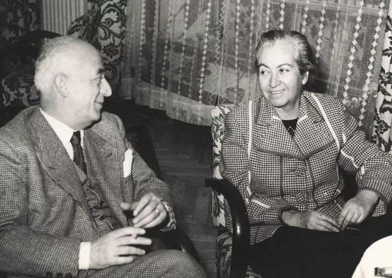 [Gabriela Mistral rumbo a Italia]  [fotografía].