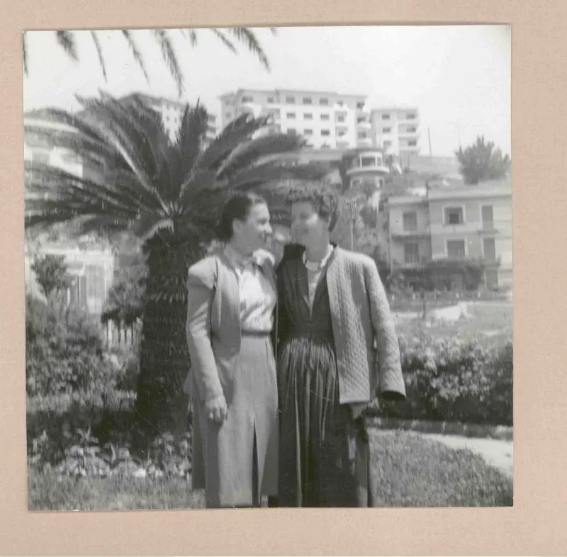 [Doris Dana y Marina Núñez del Prado en Italia]  [fotografía].