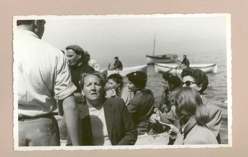 [Doris Dana con amigas en italia]  [fotografía].