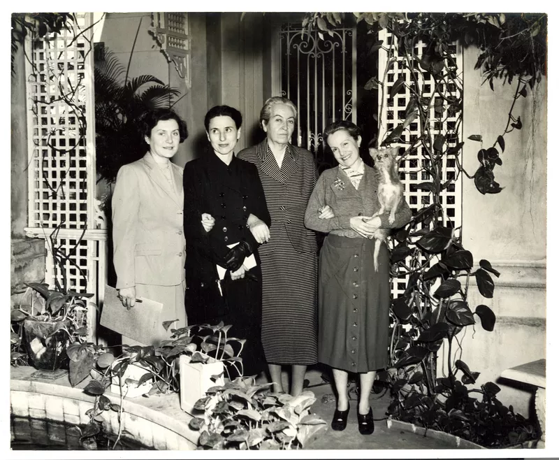 [Gabriela Mistral en Cuba]  [fotografía].