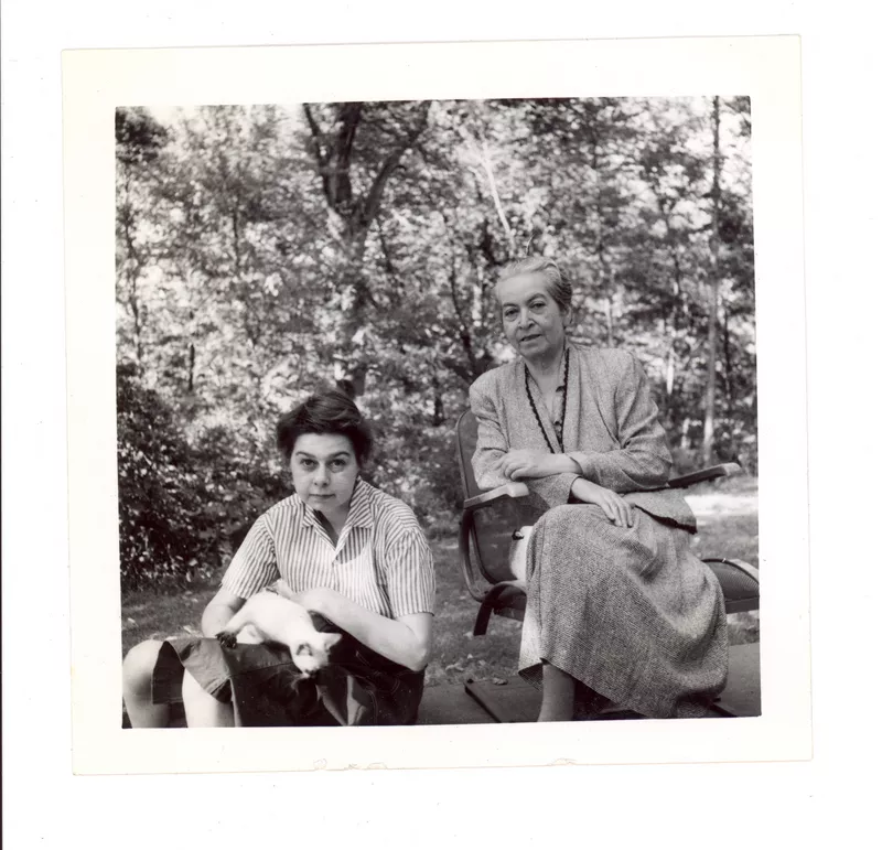 [Gabriela Mistral en Nueva York]  [fotografía].