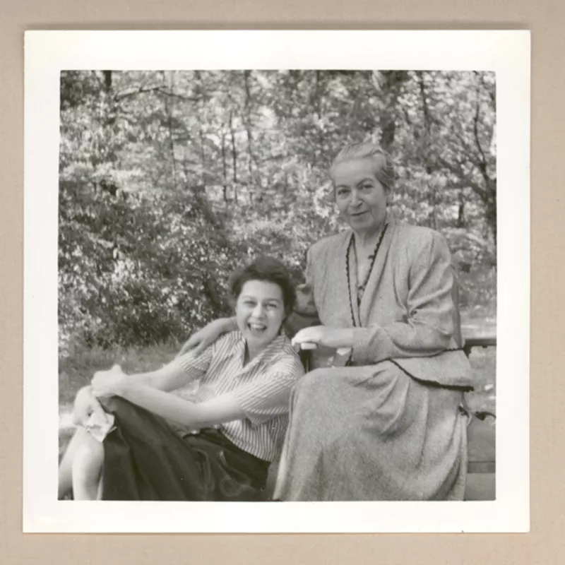 [Gabriela Mistral en Nueva York]  [fotografía].
