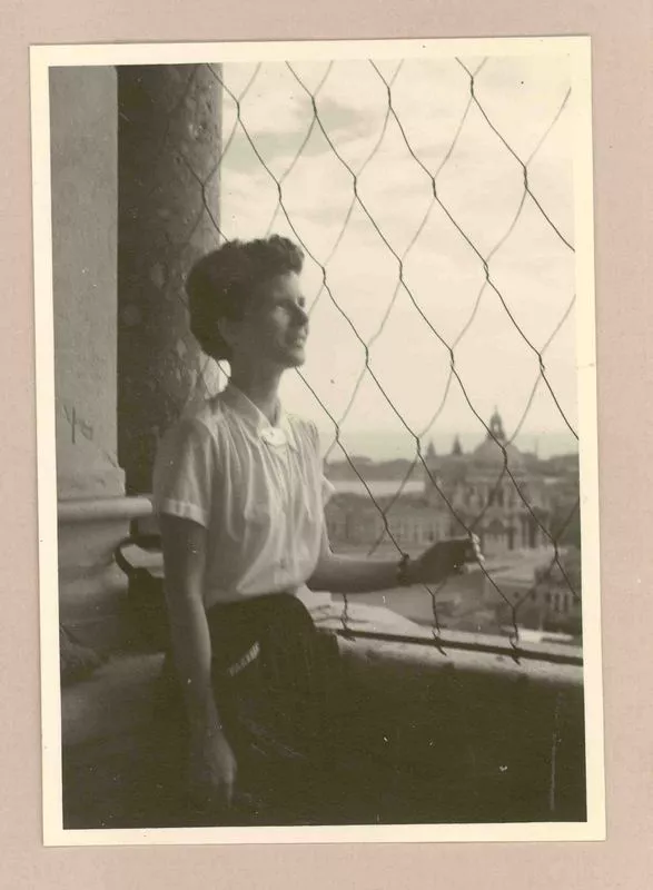 [Doris Dana en Venecia]  [fotografía].